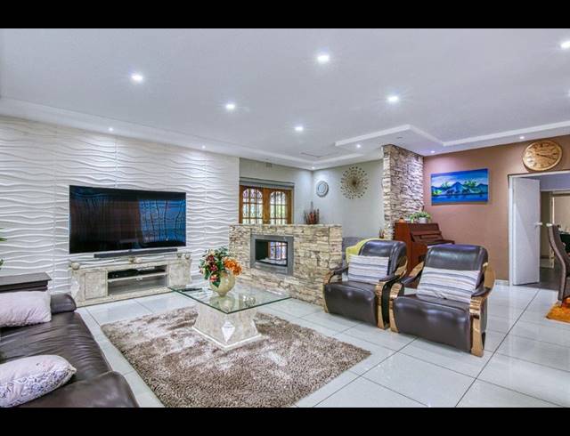 3 BEDROOM APARTMENT FOR SALE IN KENSINGTON B